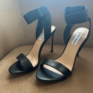 Steve Madden black heels - never worn